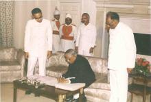 President R. Venkataraman signing the Oath Register after Swearing in Ceremony, Rashtrapati Bhavan,New Delhi