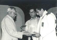 President R. Venkataraman presenting Sangeet Natak Akademi Award to Shri Nasaruddin Shah, New Delhi