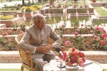 President R. Venkataraman recording a tribute for late Shri N.V. Gadgil by President at the Mughal Gardens, Rashtrapati Bhavan