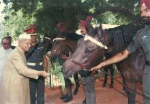 President Dr. Shankar Dayal Sharma visited the Stables of President's Estate