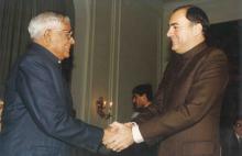 Prime Minister Rajiv Gandhi greeting President R. Venkataraman on his 77th birthday